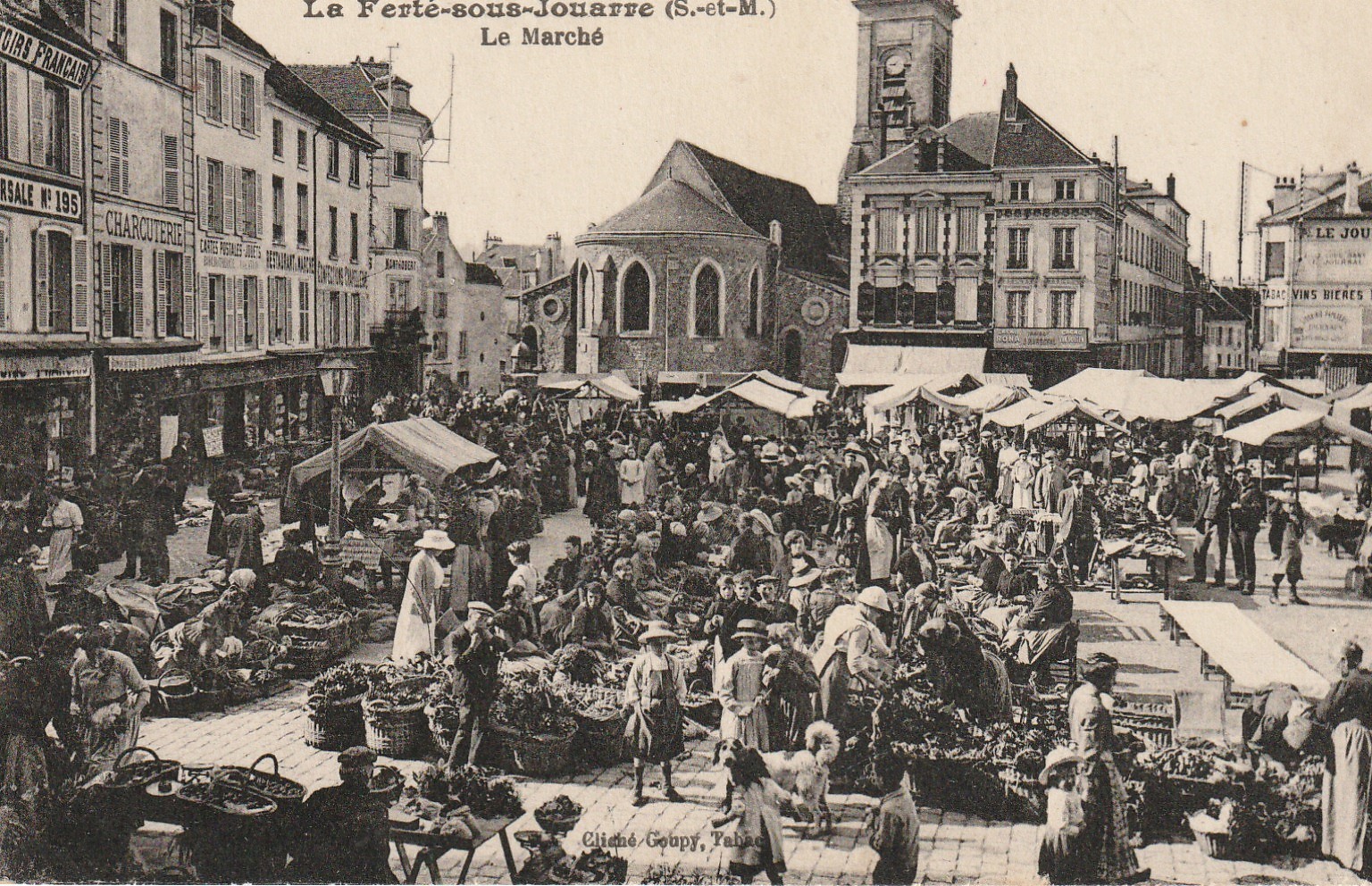 77 LA FERTE-SOUS-JOUARRE. Le Marché bien animé 1932