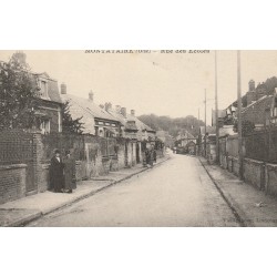 60 MONTATAIRE. Rue des Ecoles animée 1930