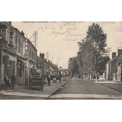 45 NOGENT-SUR-VERNISSON. Voiture devant le café de la Gaité Avenue Louis-d'Eichtall 1932