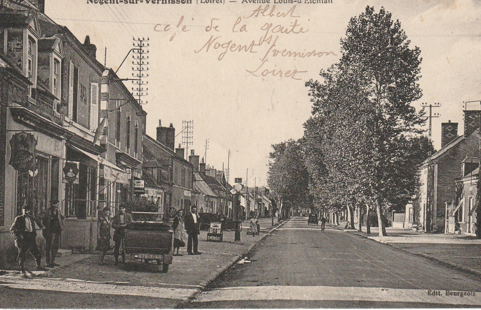 45 NOGENT-SUR-VERNISSON. Voiture devant le café de la Gaité Avenue Louis-d'Eichtall 1932