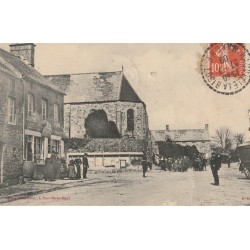 50 RAUVILLE-LA-BIGOT. Café au Carrefour de l'Eglise 1909