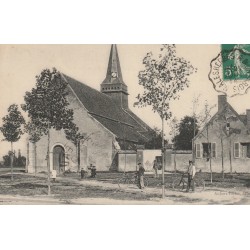 45 LORCY. Place de l'Eglise animée 1914