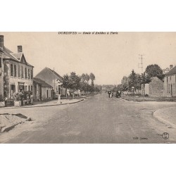45 DORDIVES. Pompe à essence devant Café Auberge Route d'Antibes à Paris 1929