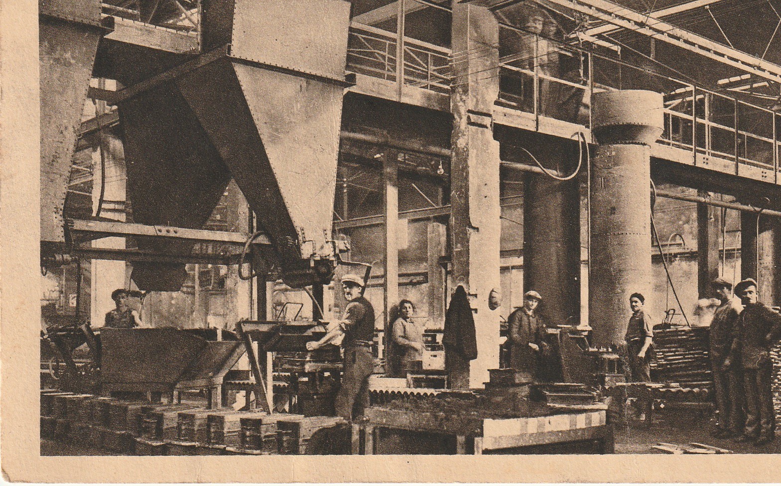 25 SOCHAUX MONTBELIARD. Fonderie acier automobiles Peugeot avec ouvriers