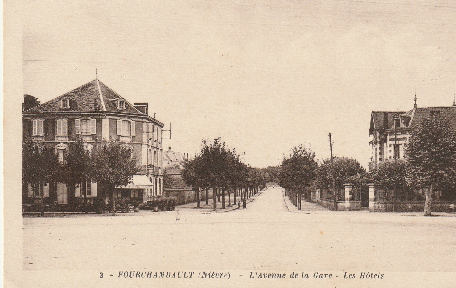 58 FOURCHAMBAULT. Les Hôtels et café avenue de la Gare