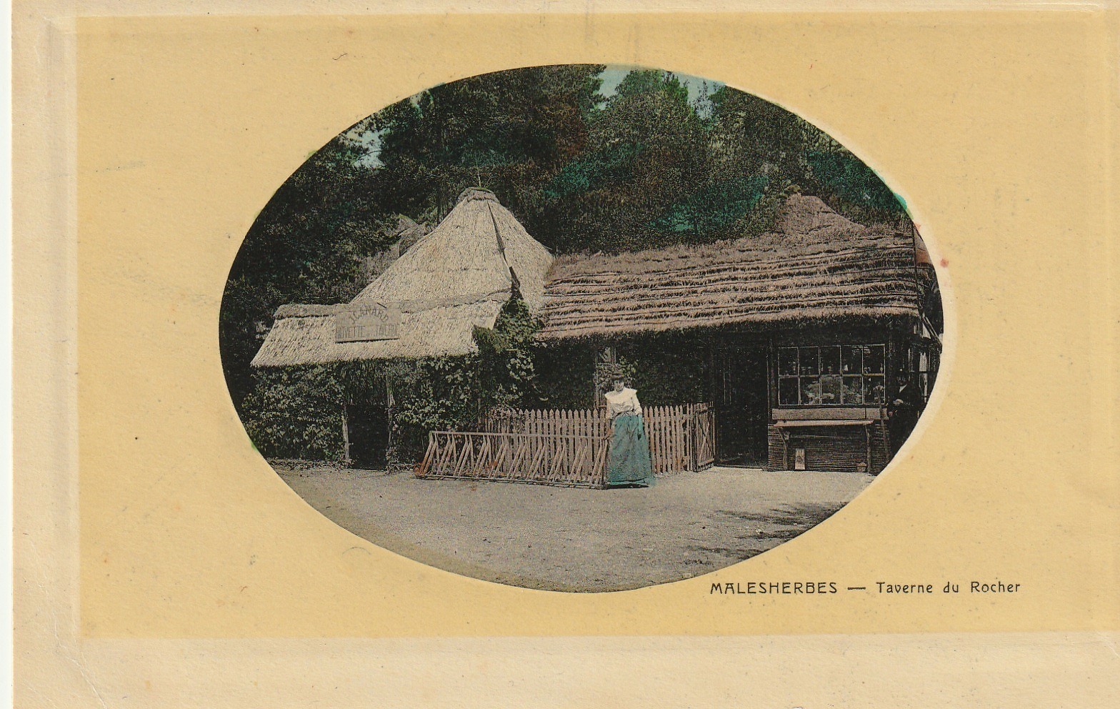 45 MALESHERBES. Taverne du Rocher animée