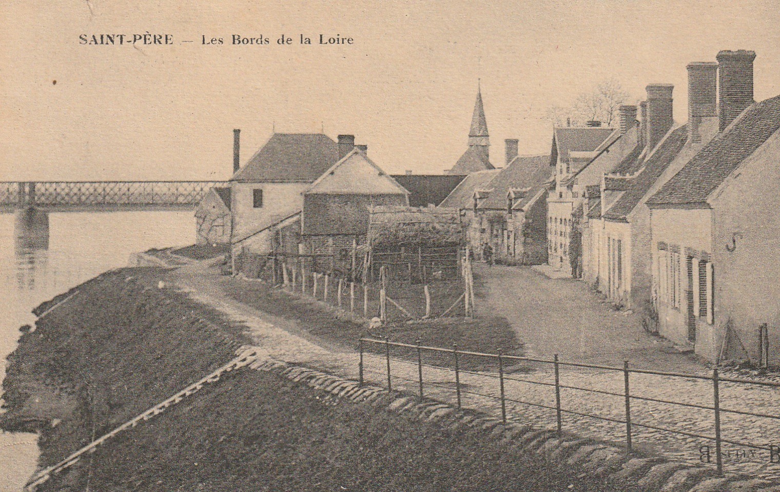 45 SAINT-PERE. Les Bords de la Loire avec Pont et Eglise