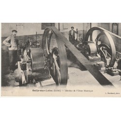 45 SULLY-SUR-LOIRE. Intérieur Usine Electrique gros plan sur les machines Deux ouvriers dont un enfant 1917