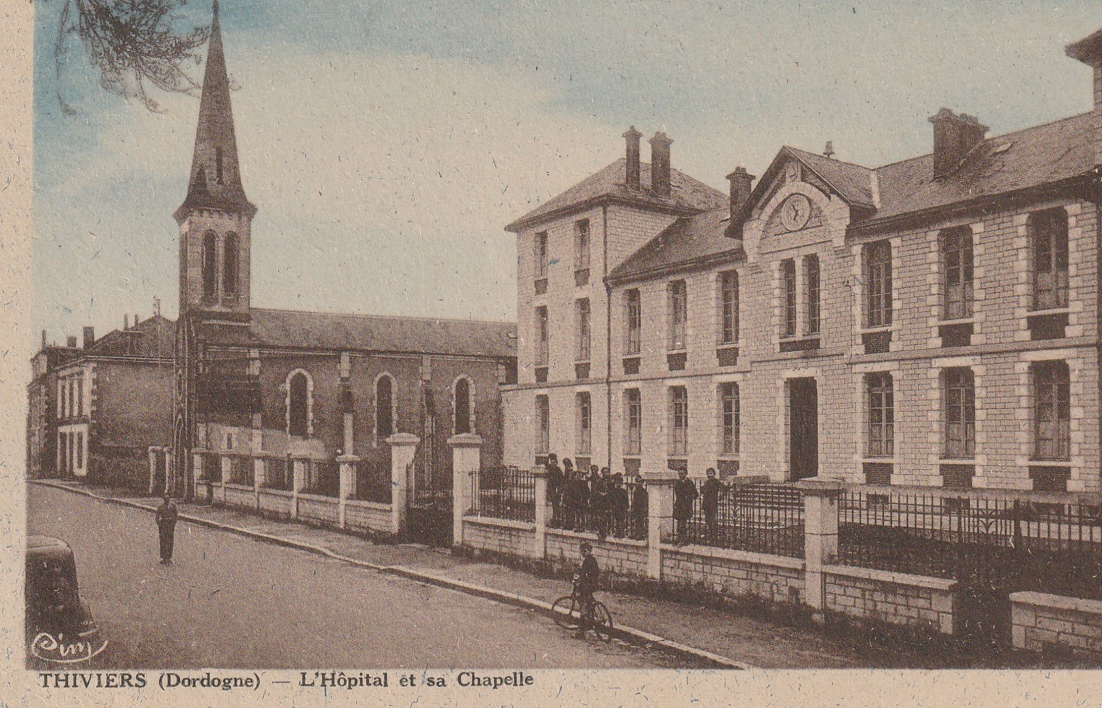 24 THIVIERS. Hôpital et Chapelle 1945