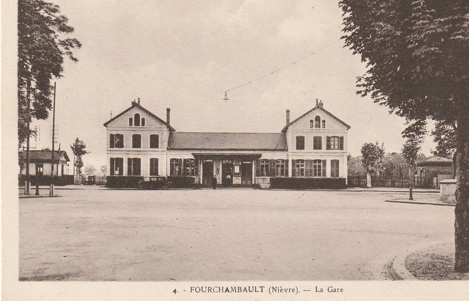 58 FOURCHAMBAULT. La Gare