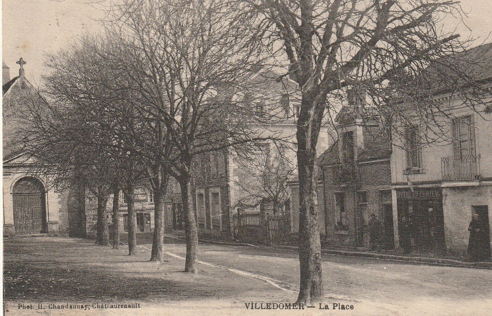 37 VILLEDOMER. La Place 1945