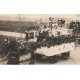 Photo cpa lieu à identifier. Défilé Char fleuri avec jeunes filles peut-être dans le 77 ?...