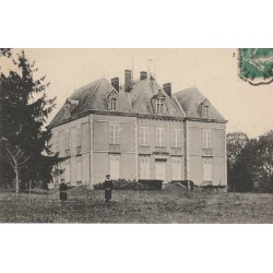 58 SOUGY. Château de Fontas avec écoliers 1916