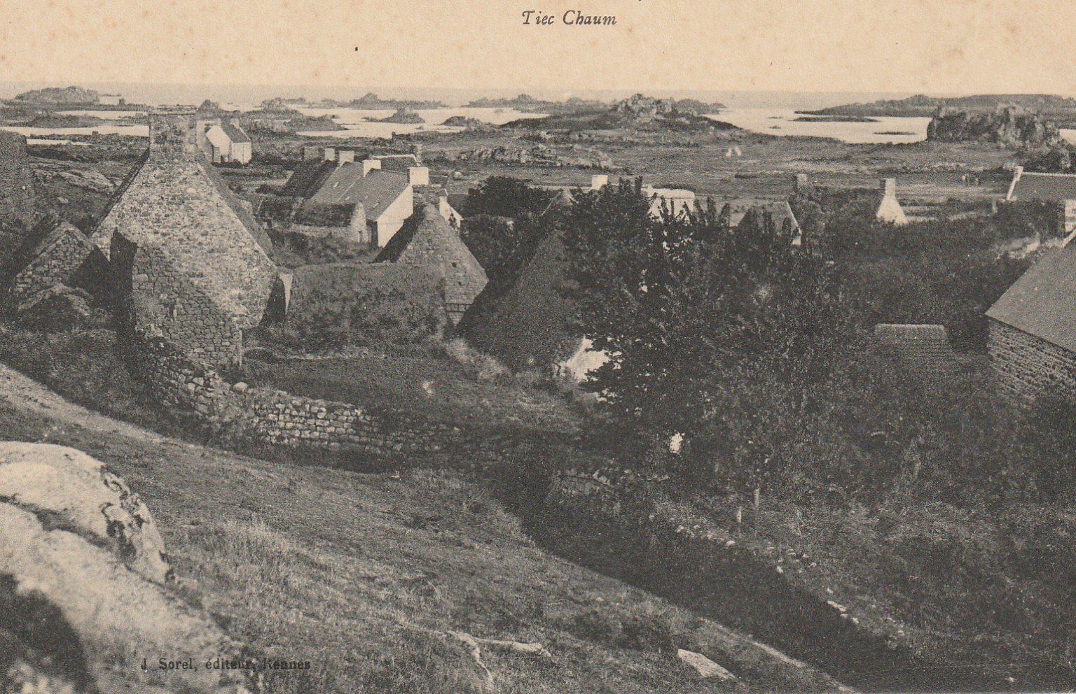 22 ILE DE BREHAT. Les Chaumières