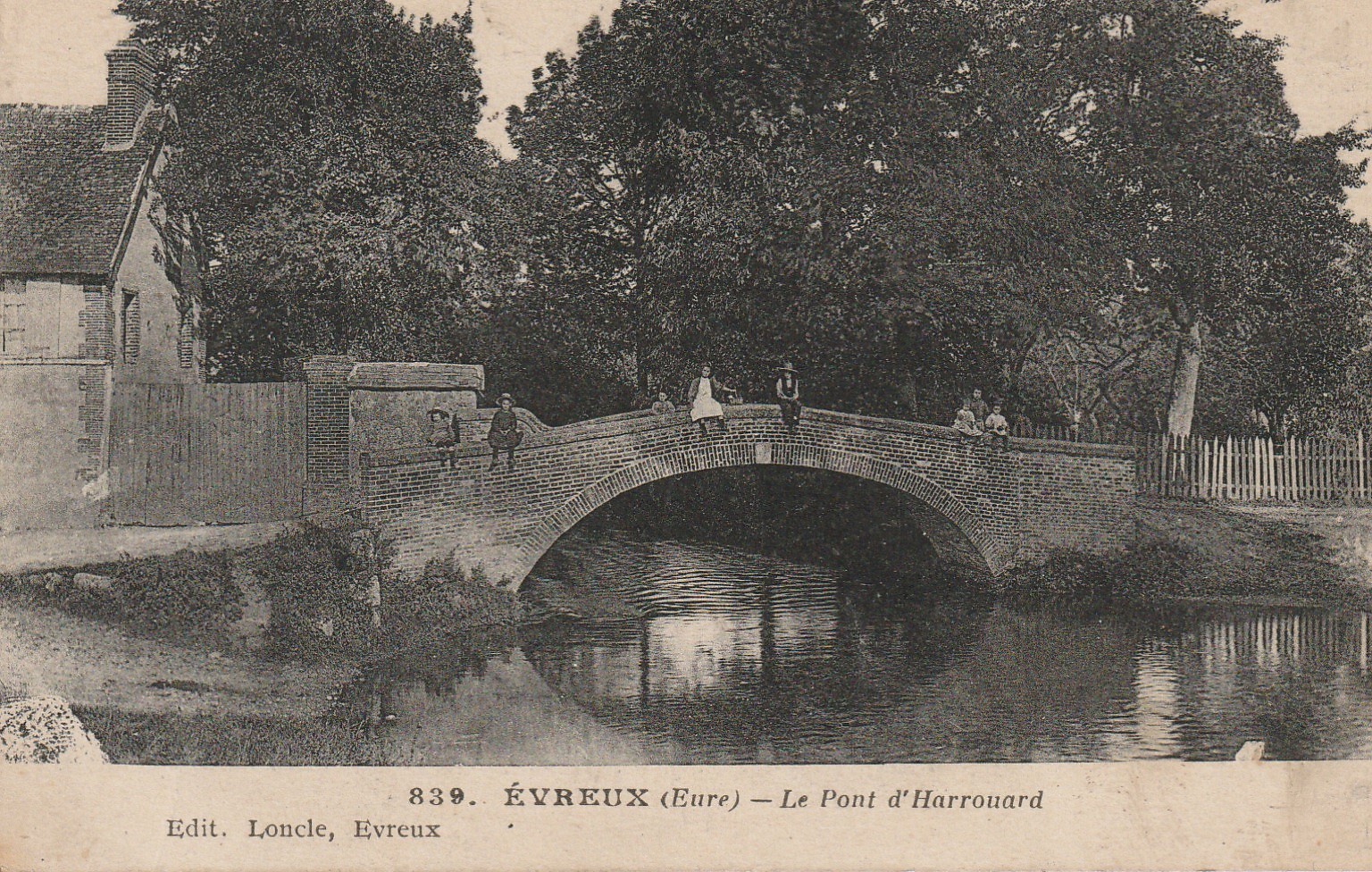 27 EVREUX. Le Pont d'Harrouard animé 1920