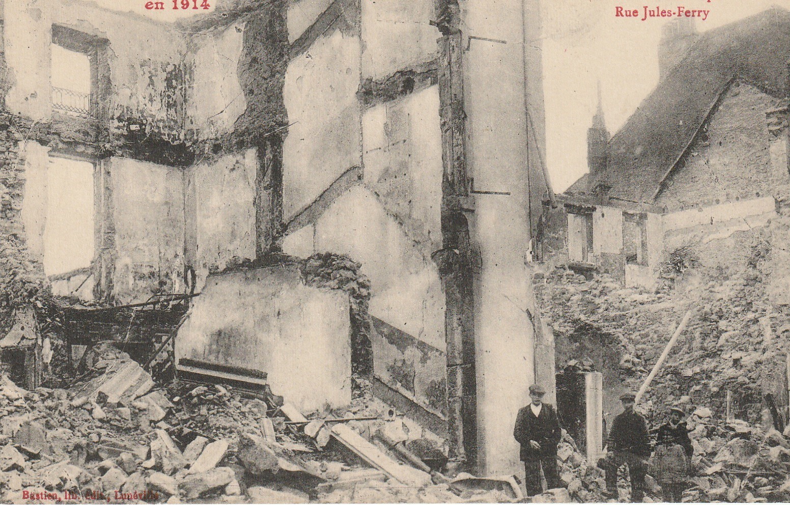 88 RAON-L'ETAPE. Rue Jules-Ferry bombardée par les Allemands