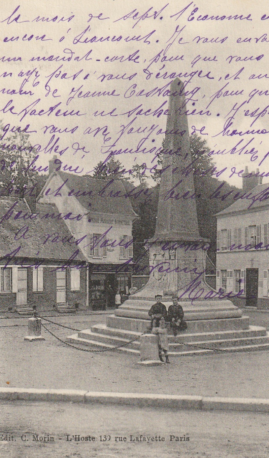 27 ETREPAGNY. Place du Monument Epicerie et animation