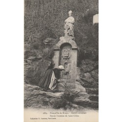 56 SAINT-GILDAS. Bonne Fontaine avec lavandière 1917