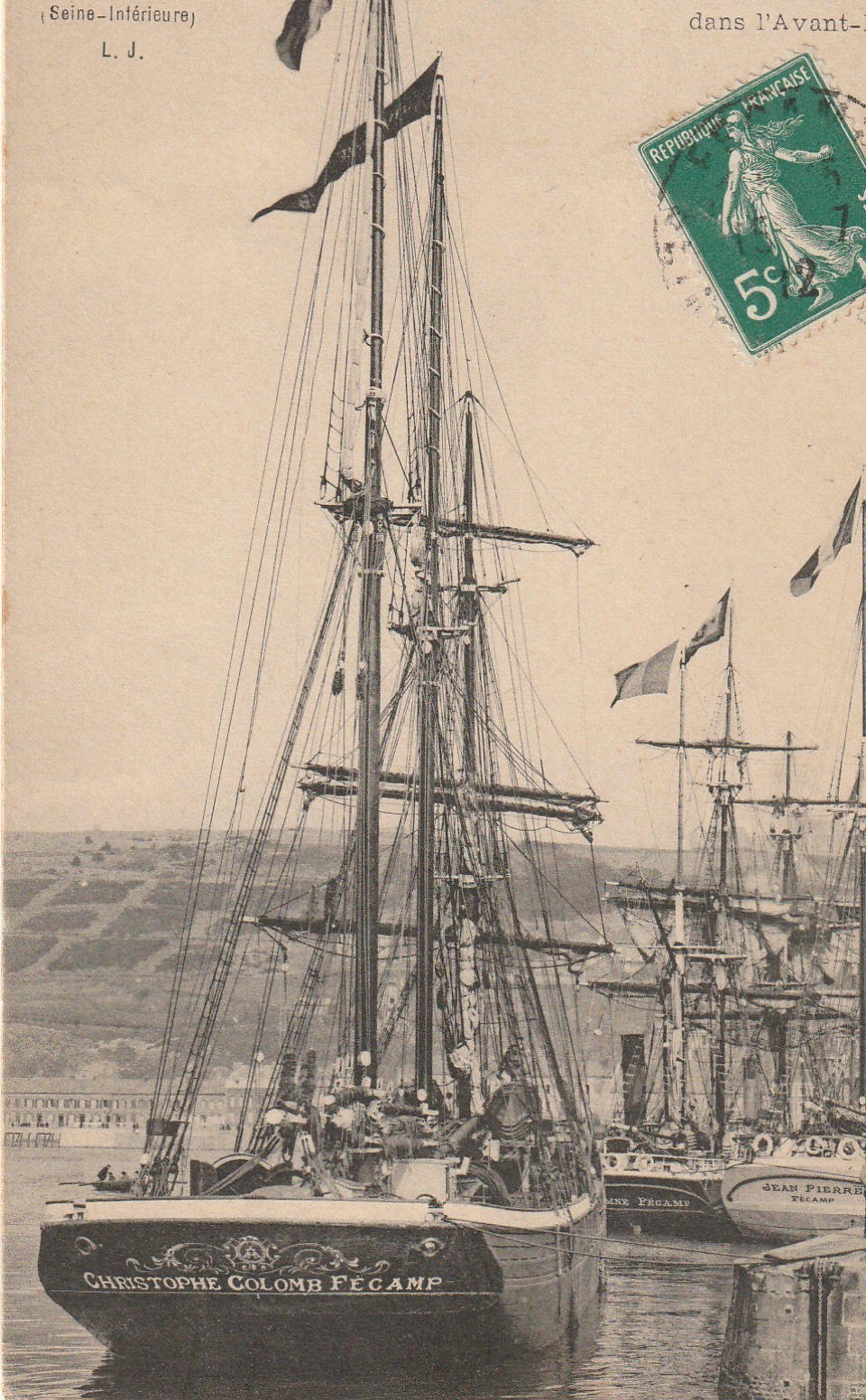 76 FECAMP. Navires de pêcheurs Terre-Neuviers dans l'Avant-Port 1912