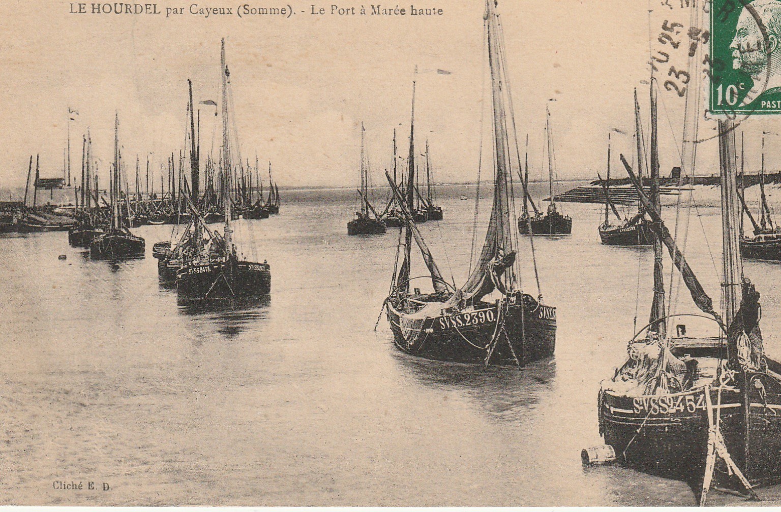 80 LE HOURDEL. Le Port à Marée basse avec barques de Pêcheurs 1923
