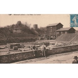 03 BEZENET. La Mine et le Lavoir avec ouvriers 1923
