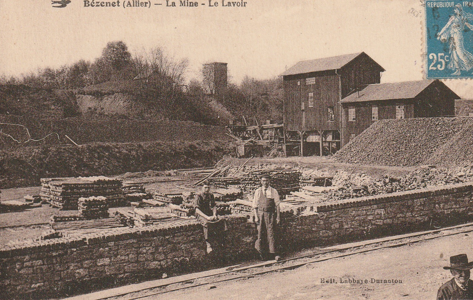 03 BEZENET. La Mine et le Lavoir avec ouvriers 1923
