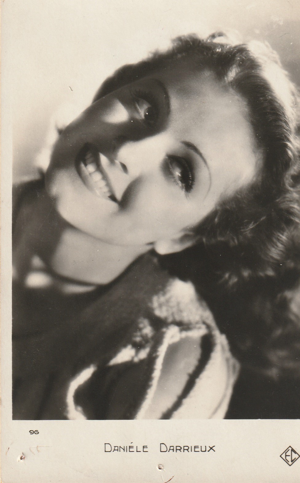 Photo cpsm ARTISTE Comédienne Daniele DARRIEUX