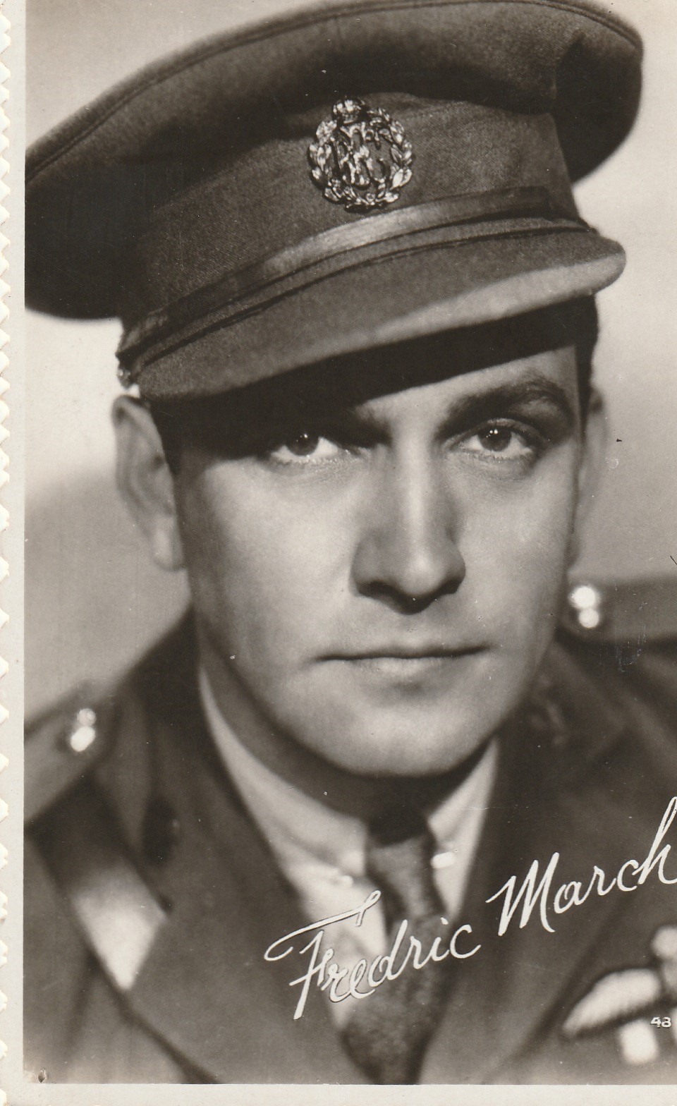 Photo cpsm petit format ARTISTE Comédien Frédéric MARCH