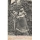 88 THAON-LES-VOSGES. Madame Delait cueillant un bouquet de Roses 1908