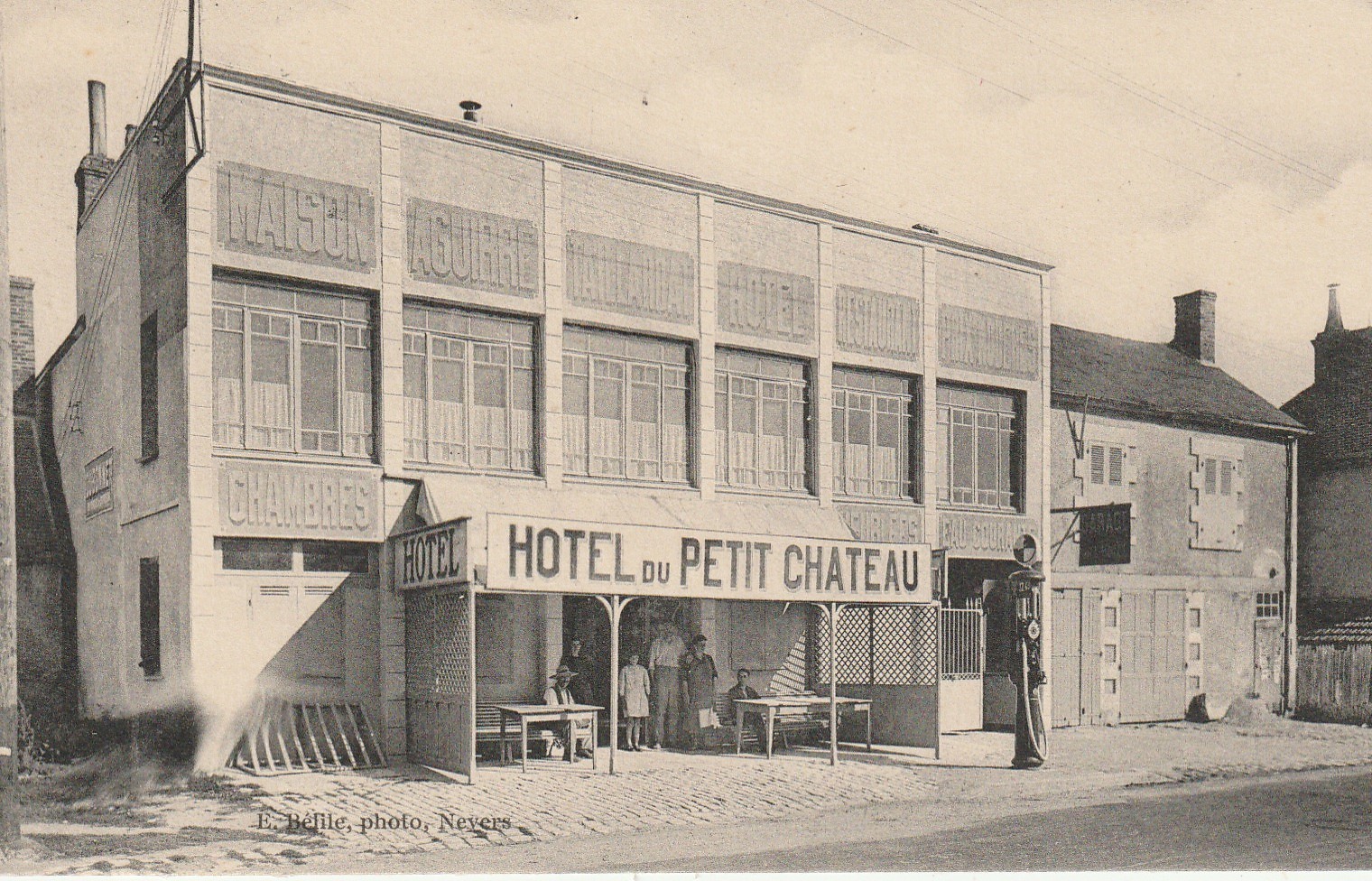 58 MOIRY. Hôtel du Petit-Château Saint-Parize-le-Châtel 1930