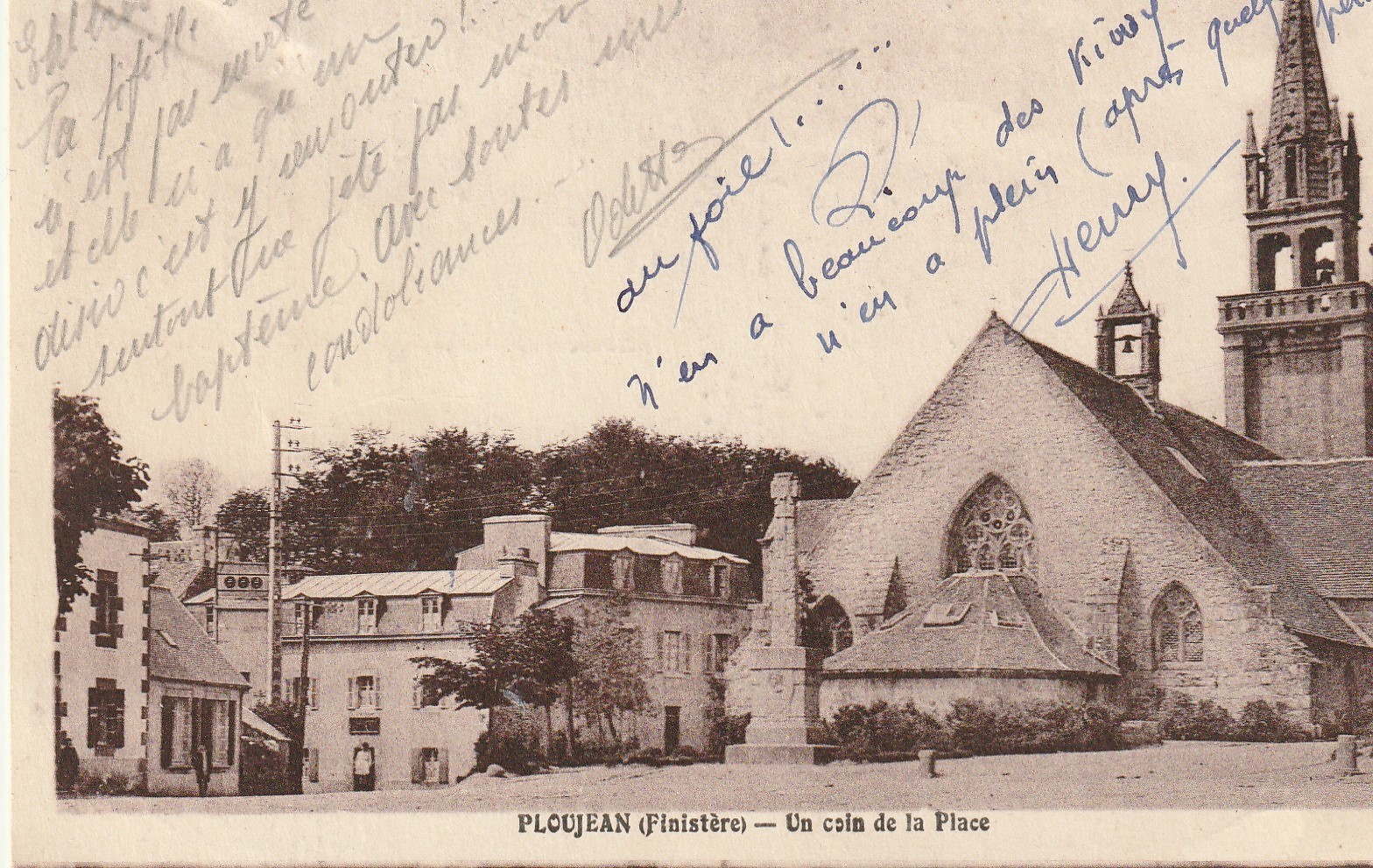 29 PLOUJEAN. Un Coin de la Place avec son Eglise 1938