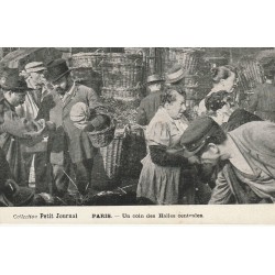 PARIS 01. Un coin des Halles centrales bien animé. Collection Petit Journal