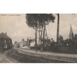 Belgique GHLIN. Rue Mons avec enfants sur tricycle...
