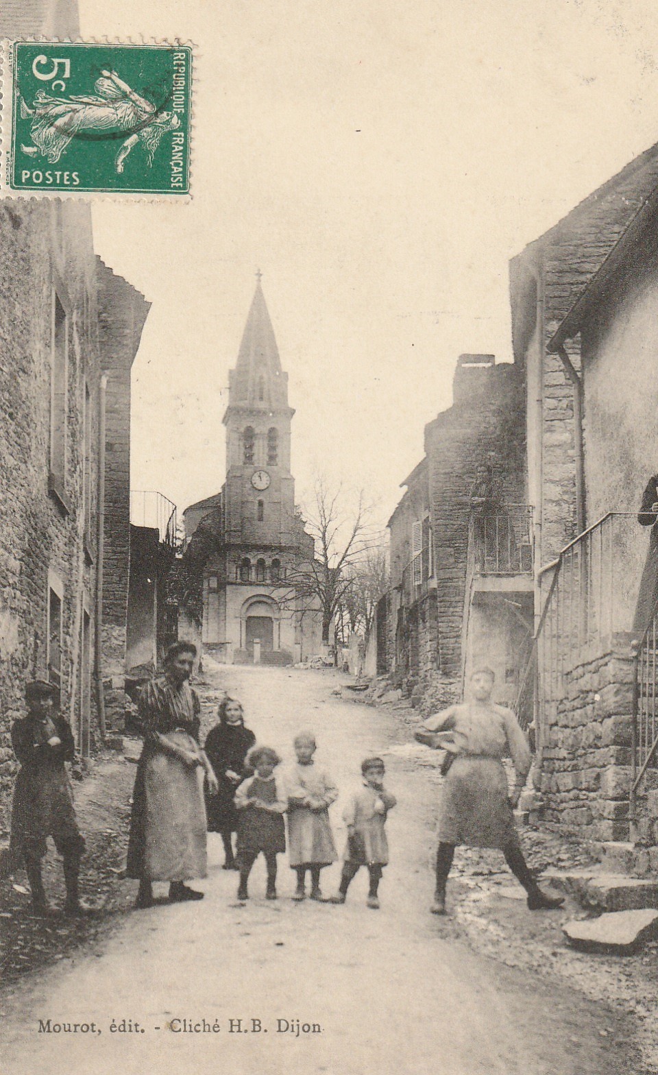 21 L'ETANG-VERGY. Rue de l'Eglise bien animée 1910