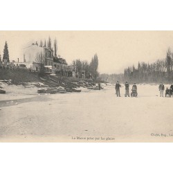 94 La Marne prise par les glaces avec personnages dessus...