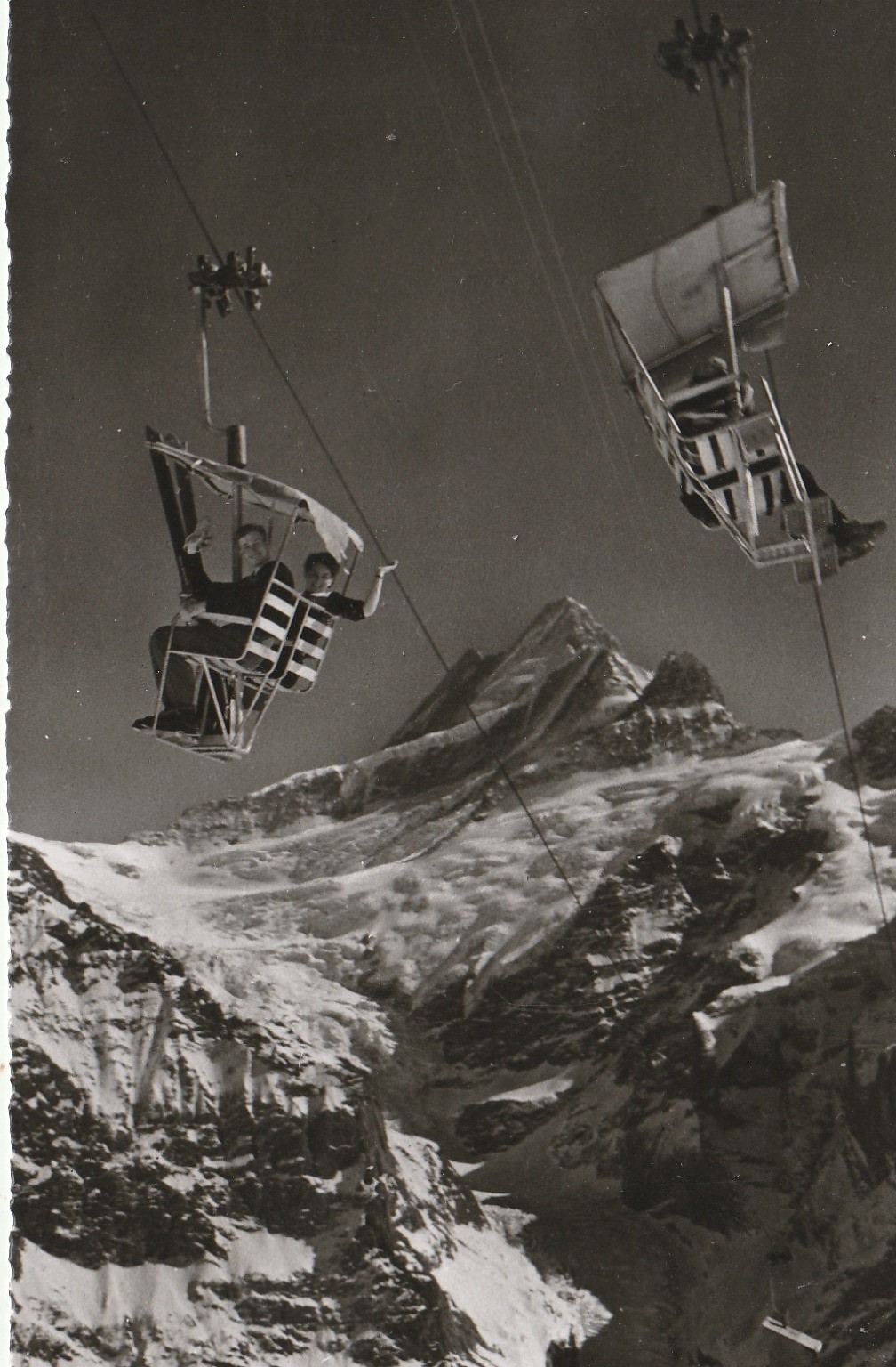 Photo cpsm petit format Suisse SESSSELBAHN GRINDELWALD-FIRST 1955 télésièges en Montagne