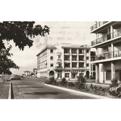 Photo cpsm petit format 34 VALRAS-PLAGE. Hôtel Miramar sur le Boulevard 1957