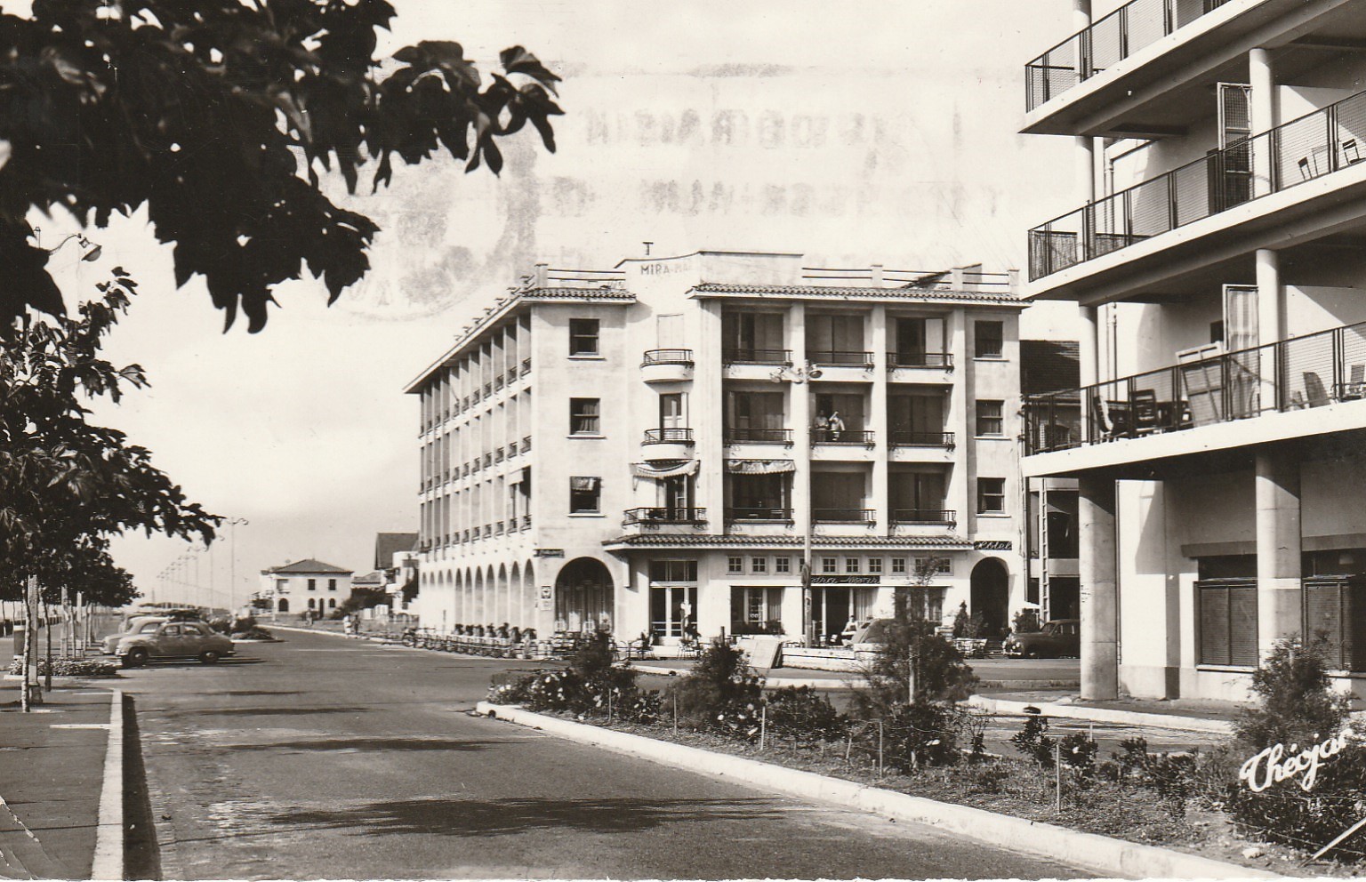 Photo cpsm petit format 34 VALRAS-PLAGE. Hôtel Miramar sur le Boulevard 1957