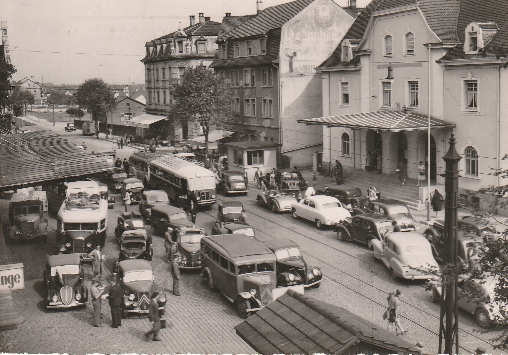 Photo Cpsm grand format 68 SAINT-LOUIS. Frontière Franco-Suisse avec de nombreux véhicules 1954
