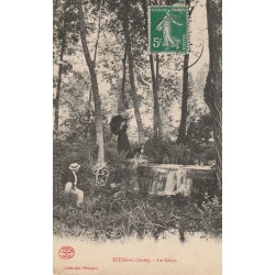 10 ESTISSAC. Le Glacis couple avec chien vers 1911...