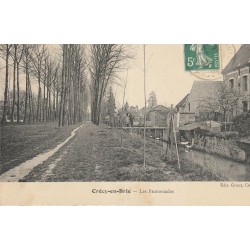 77 CRECY-EN-BRIE. Les Promenades avec gendarme sur le Pont en bois 1931