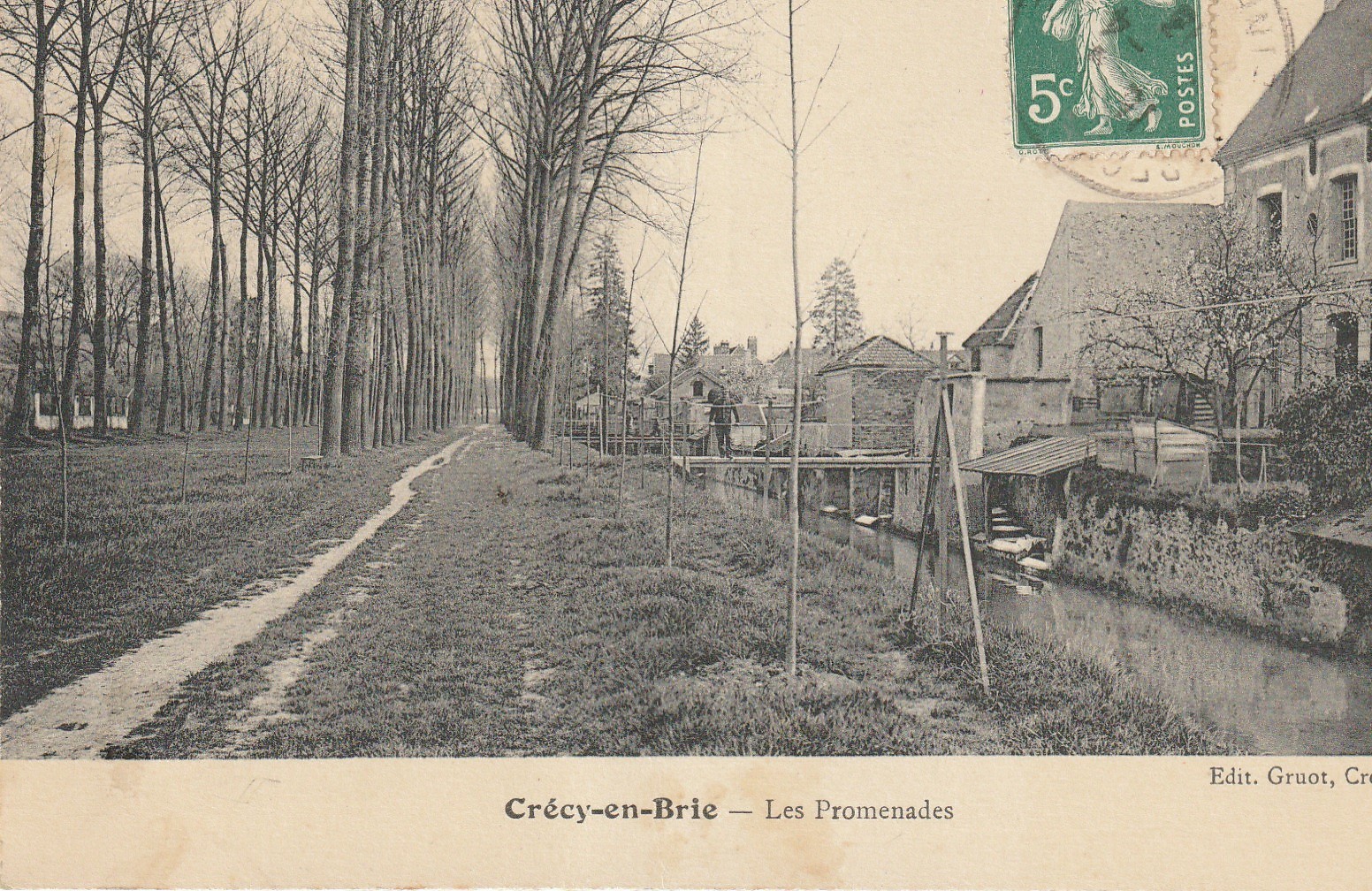 77 CRECY-EN-BRIE. Les Promenades avec gendarme sur le Pont en bois 1931