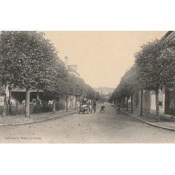 93 VILLEMOMBLE. Cyclistes et voiture ancienne Avenue de la Mairie