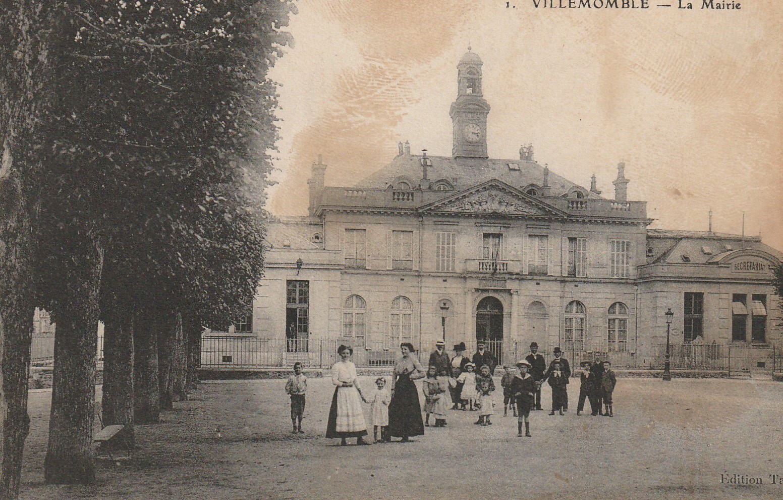 93 VILLEMOMBLE. La Mairie belle animation