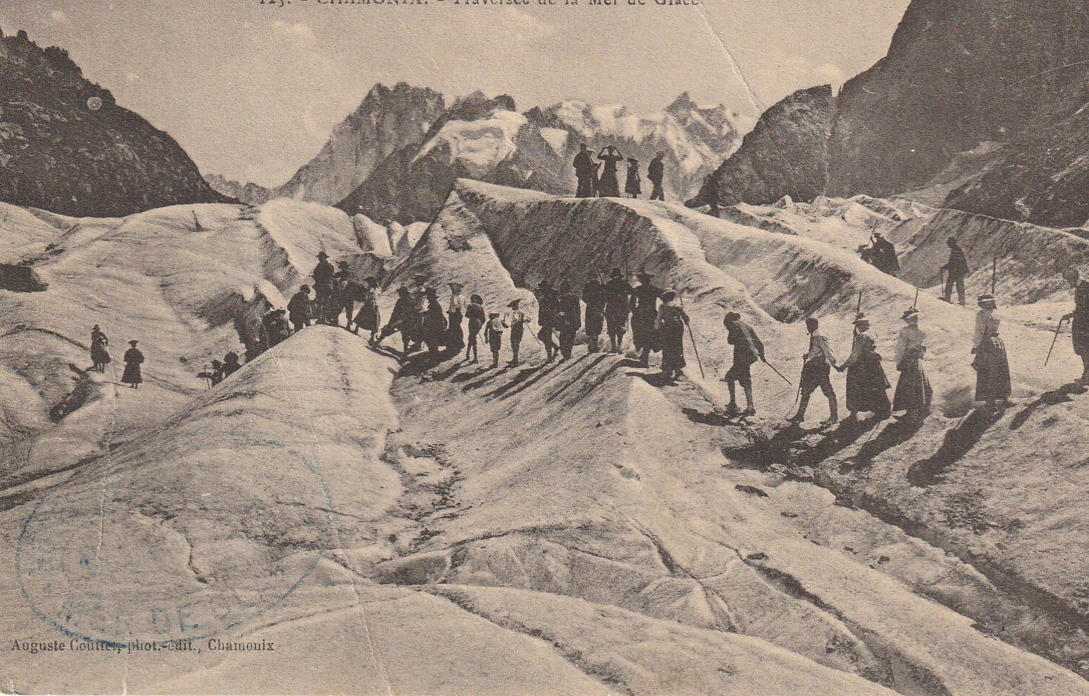 74 CHAMONIX. Traversée de la Mer de Glace en cordée