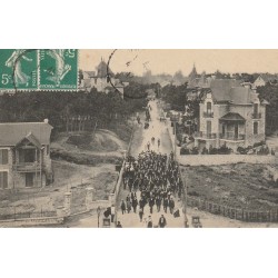 44 PORNICHET. Vue générale avec défilé musiciens 1914