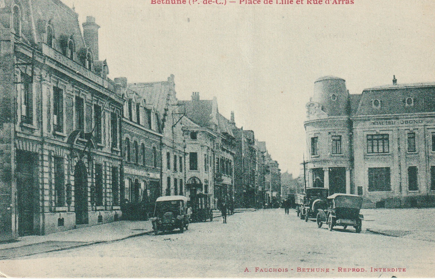 62 BETHUNE. Voitures anciennes Place de Lille et rue d'Arras