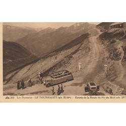 65 LE TOURMALET. Autocars à l'Entrée de la Route du Pic du Midi 1952