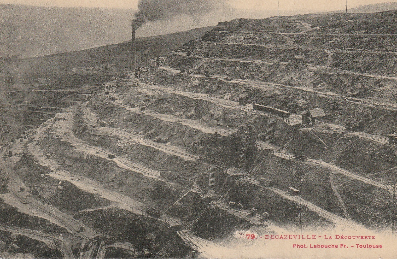 12 DECAZEVILLE. La Découverte 1925 Exploitation de la Houille à ciel ouvert