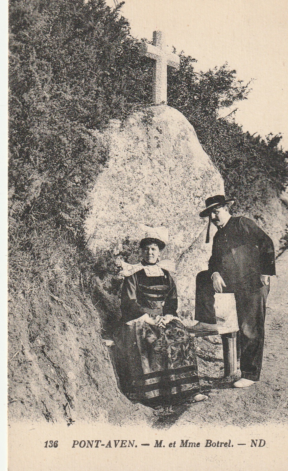 29 PONT-AVEN. M. et Mme Botrel